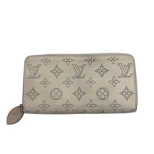 Louis Vuitton Mahina Zippy Wallet Brume